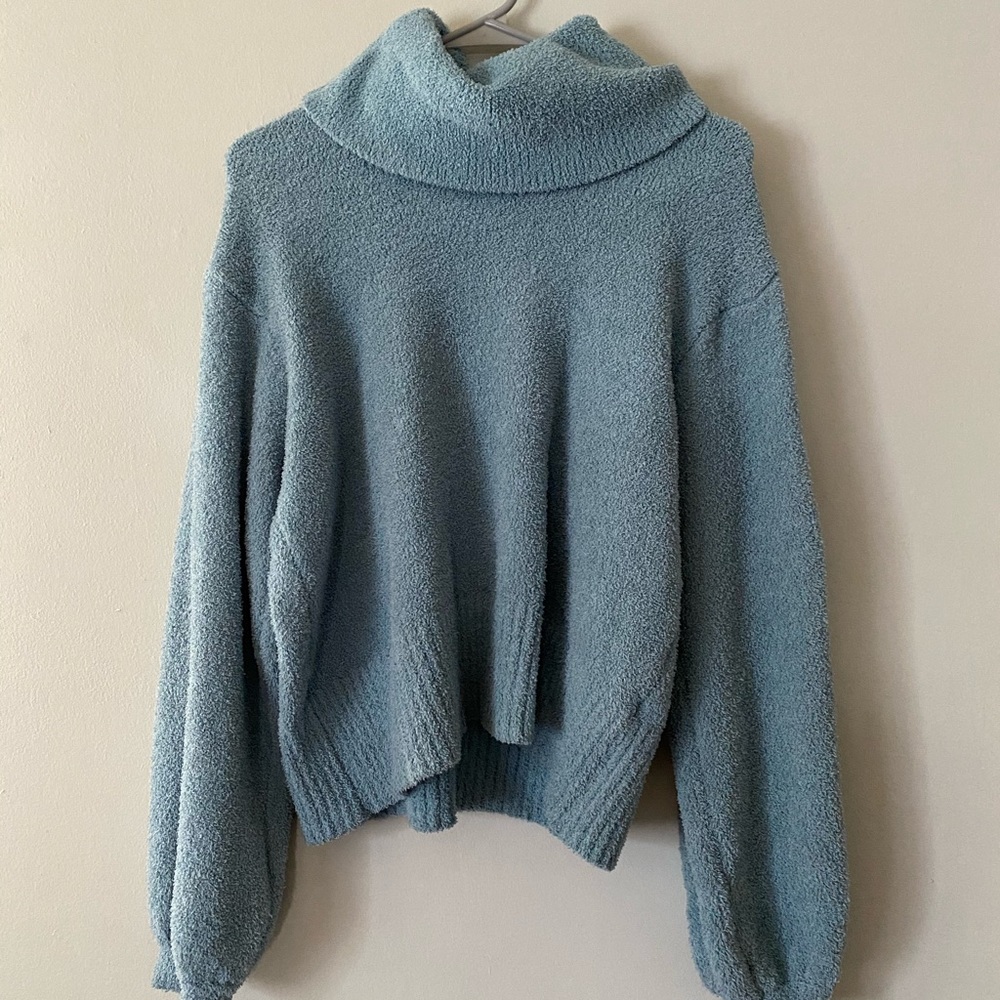 Turtle neck crop sweater